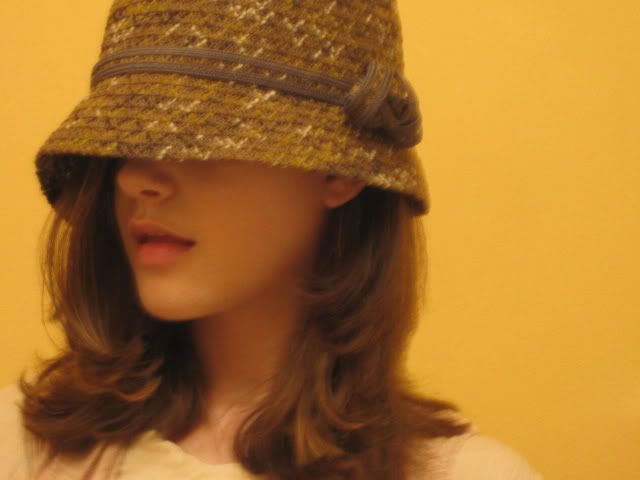 By the by, Bésame Cosmetics (website here) sells makeup inspired by 1940s 