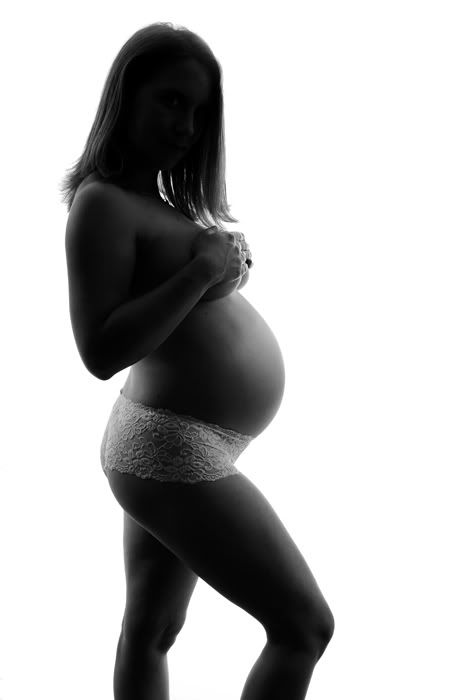 http://i312.photobucket.com/albums/ll342/annluna/KarineBabyBump091709-68BWSmall.jpg