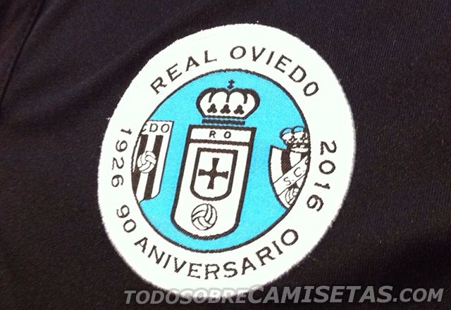 Camiseta Hummel 90 años del Real Oviedo